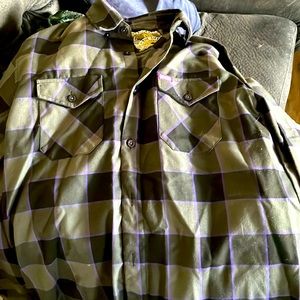 COPY - Like new LT men’s Dixon The Gift flannel